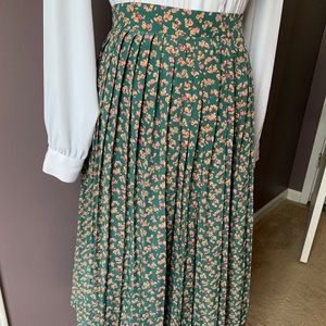 Floral Skirt from Roolee Sz Small. 🌸🌼🌷